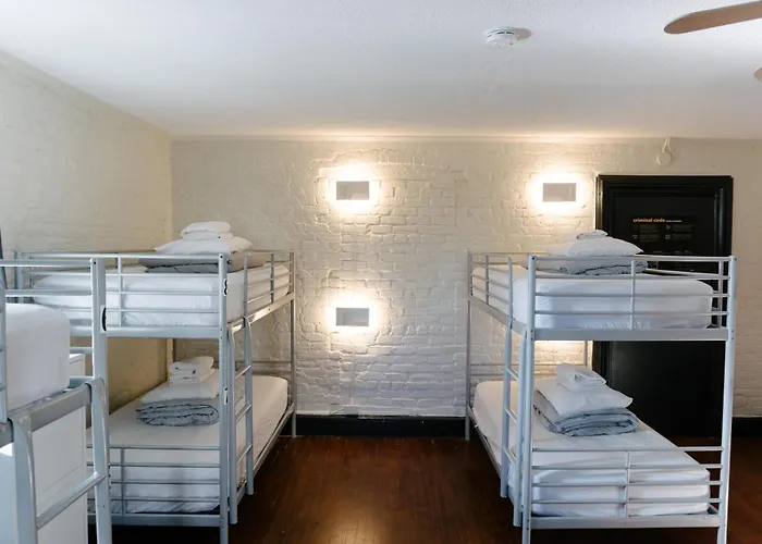 Saintlo Ottawa Jail Hostel